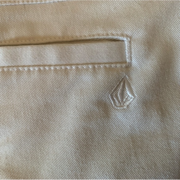 3/$20 Volcom white denim shorts Juniors Size 5 - Picture 4 of 7